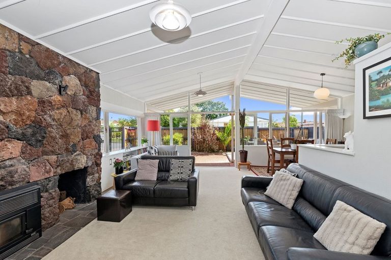 Photo of property in 97 Tiroroa Avenue, Te Atatu South, Auckland, 0610