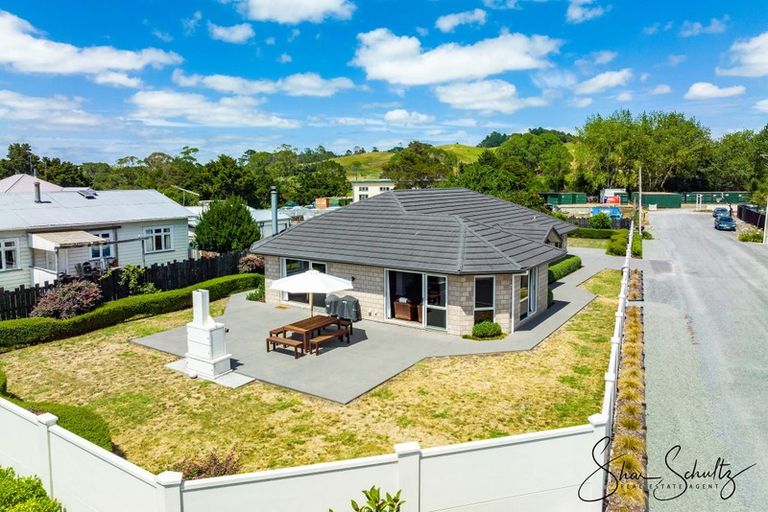 Photo of property in 18 Pahi Road, Paparoa, 0571