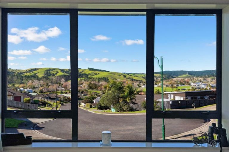 Photo of property in 40 Te Kauri Place, Helensville, 0800