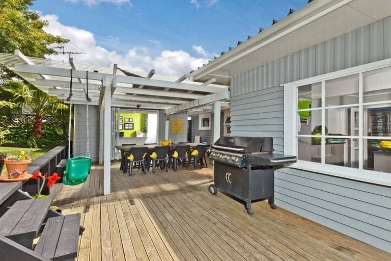 Photo of property in 20 Alexander Avenue, Torbay, Auckland, 0630