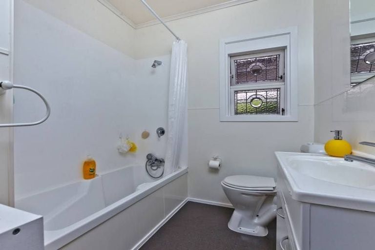 Photo of property in 20 Alexander Avenue, Torbay, Auckland, 0630