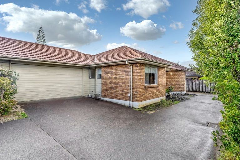 Photo of property in 1/15 Golfland Drive, Golflands, Auckland, 2013