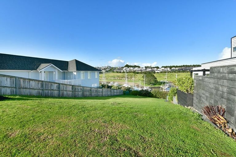 Photo of property in 100 Voyager Drive, Gulf Harbour, Whangaparaoa, 0930