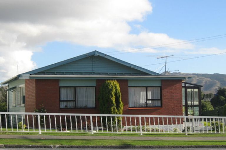 Photo of property in 10 Driver Crescent, Cannons Creek, Porirua, 5024