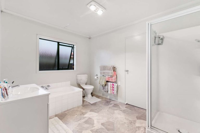 Photo of property in 22 Kittyhawk Place, Melville, Hamilton, 3206