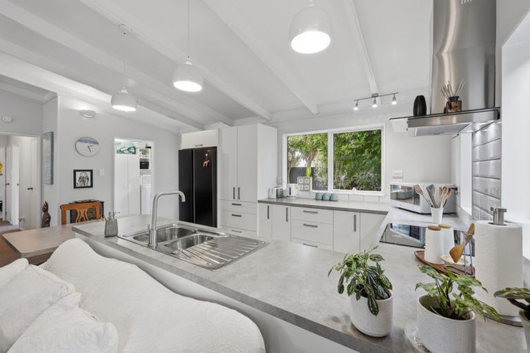 Photo of property in 100 Torkar Road, Clarks Beach, 2122