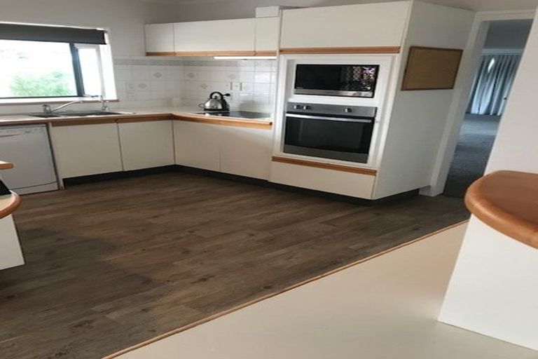 Photo of property in 6 Jim Rhind Place, Pahurehure, Papakura, 2113