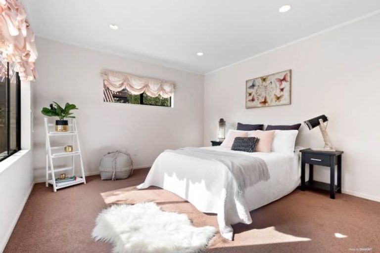 Photo of property in 16a Wilisa Rise, Goodwood Heights, Auckland, 2105