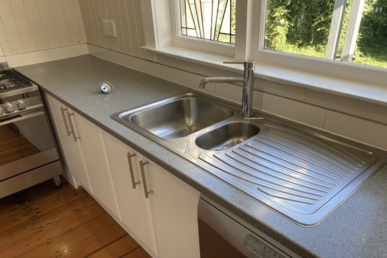 Photo of property in 1/46 Old Lake Road, Narrow Neck, Auckland, 0624