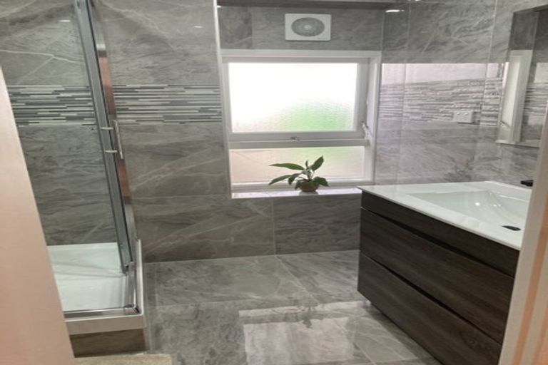 Photo of property in 5 Yarra Place, Botany Downs, Auckland, 2010