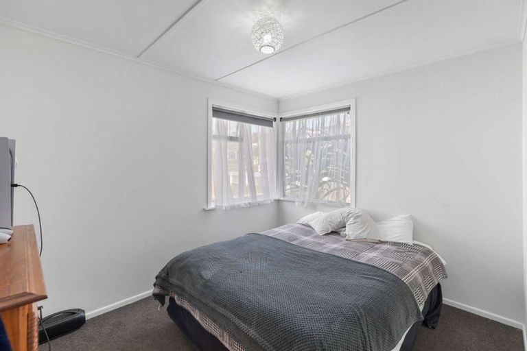 Photo of property in 57 Awanui Street, Merrilands, New Plymouth, 4312