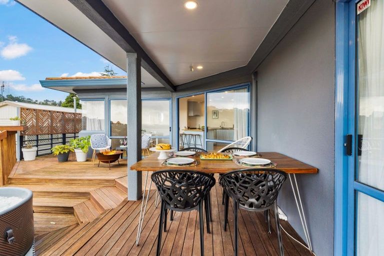 Photo of property in 2/87 Island Bay Road, Beach Haven, Auckland, 0626