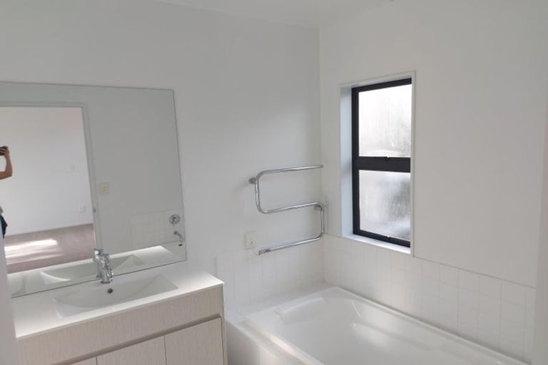 Photo of property in 4/40 Scarlet Oak Drive, Schnapper Rock, Auckland, 0632