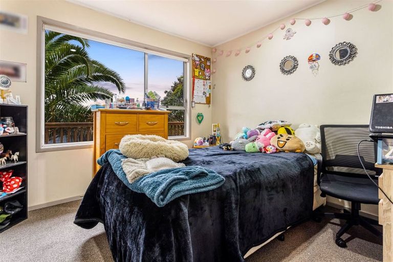 Photo of property in 10 Yule Place, Massey, Auckland, 0614