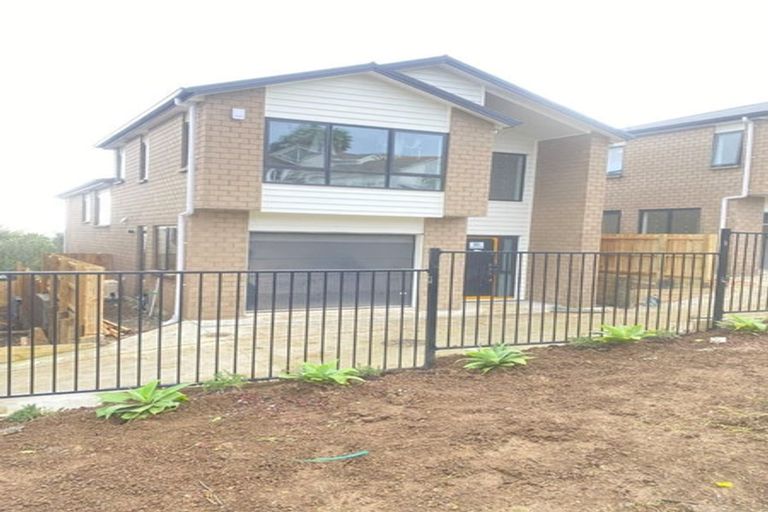 Photo of property in 13b Tenbless Court, Unsworth Heights, Auckland, 0632