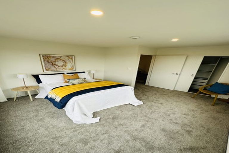 Photo of property in 4d Flaunty Place, West Harbour, Auckland, 0618