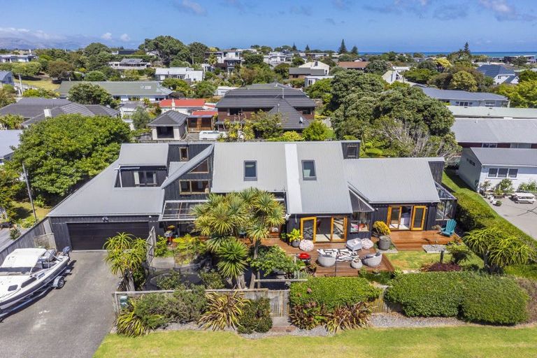 Photo of property in 15 Whyte Street, Paraparaumu Beach, Paraparaumu, 5032