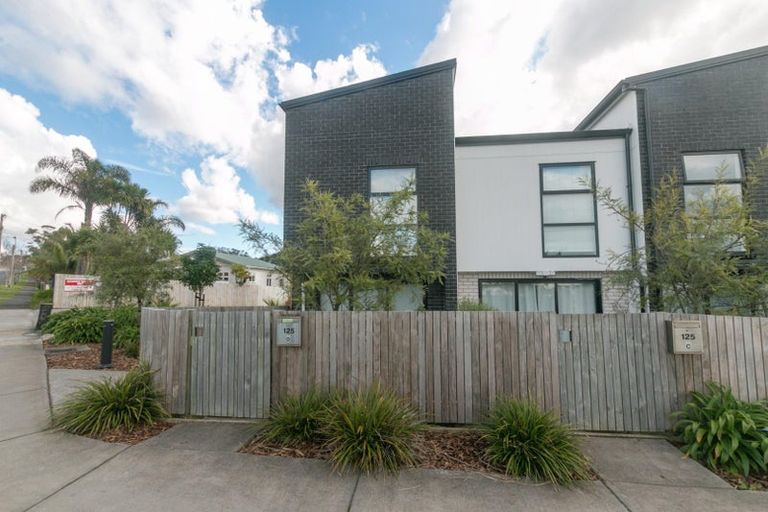 Photo of property in 125d Woodglen Road, Glen Eden, Auckland, 0602