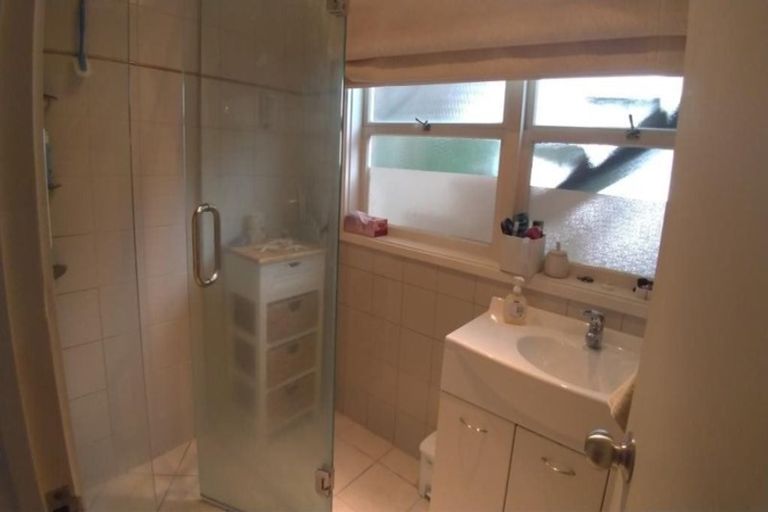 Photo of property in 2/198 Hurstmere Road, Takapuna, Auckland, 0622