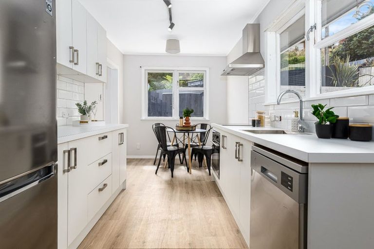 Photo of property in 40 Cornwall Crescent, Cannons Creek, Porirua, 5024