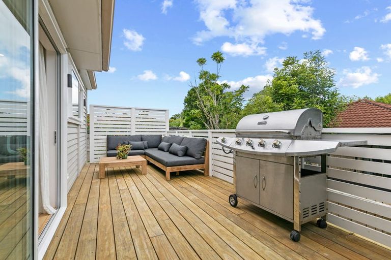 Photo of property in 28 Kingdale Road, Henderson, Auckland, 0610