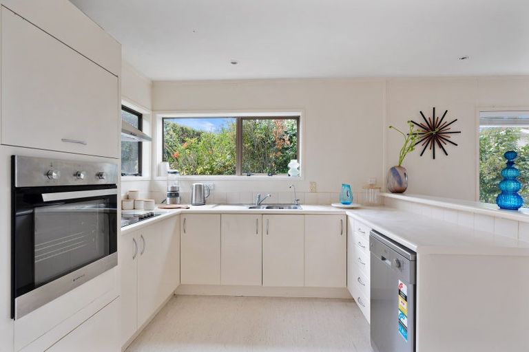 Photo of property in 3/3 Peter Terrace, Castor Bay, Auckland, 0620
