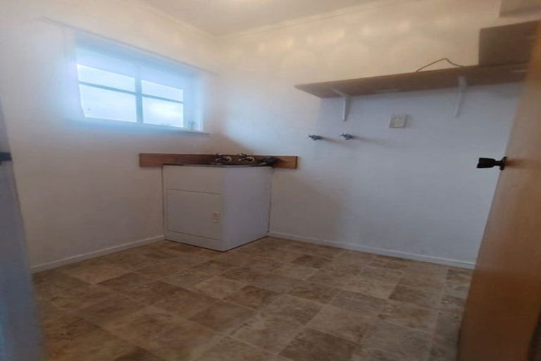 Photo of property in 16 Cottrell Place, Clendon Park, Auckland, 2103