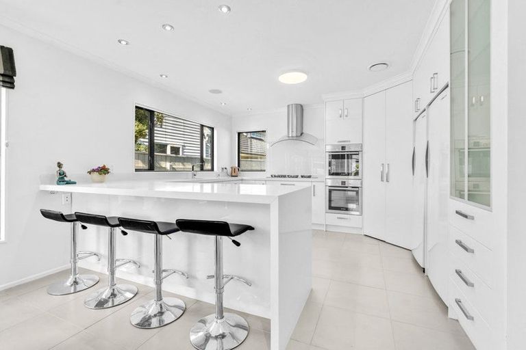 Photo of property in 37 Vincent Street, Waterloo, Lower Hutt, 5011