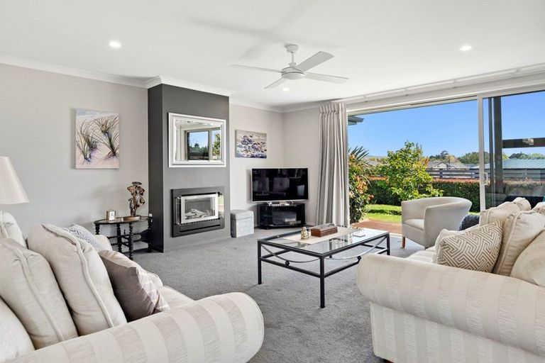 Photo of property in 2 Gane Place, Omokoroa, 3114