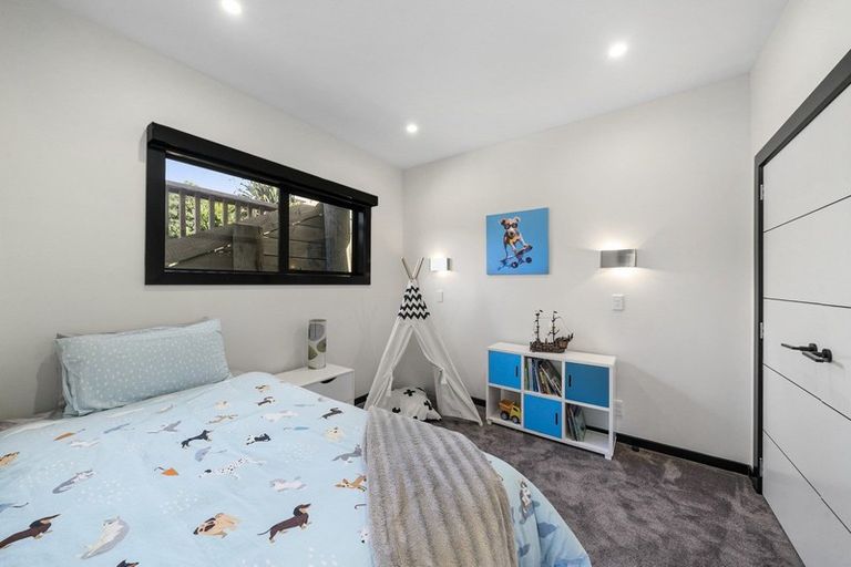 Photo of property in 42 Albatross Close, Whitby, Porirua, 5024