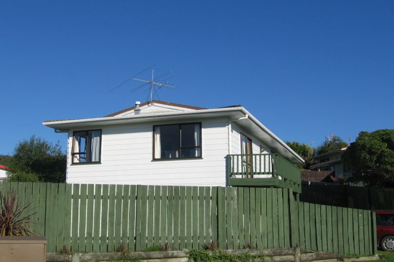 Photo of property in 4 Whitechapel Grove, Stokes Valley, Lower Hutt, 5019