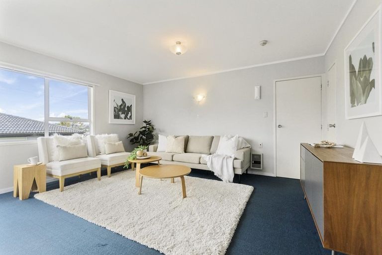 Photo of property in 1/42 Reynella Drive, Massey, Auckland, 0614