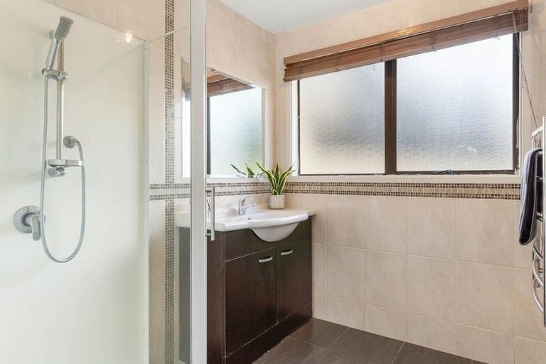 Photo of property in 9 Glucina Place, Glen Eden, Auckland, 0602