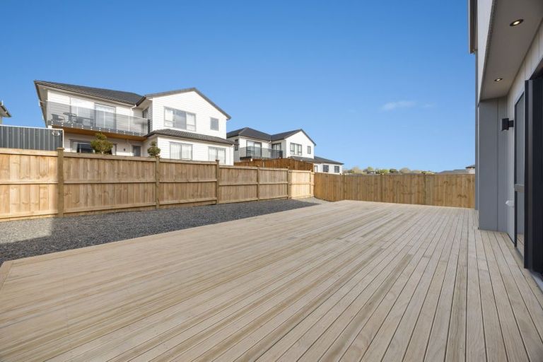 Photo of property in 8 Mill Hill Close, Flat Bush, 2019