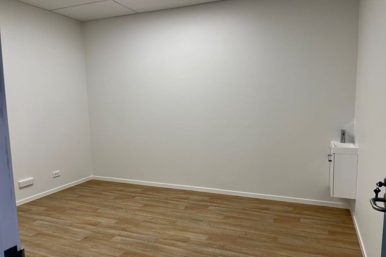 Photo of property in 203/585 Beach Road, Rothesay Bay, Auckland, 0630