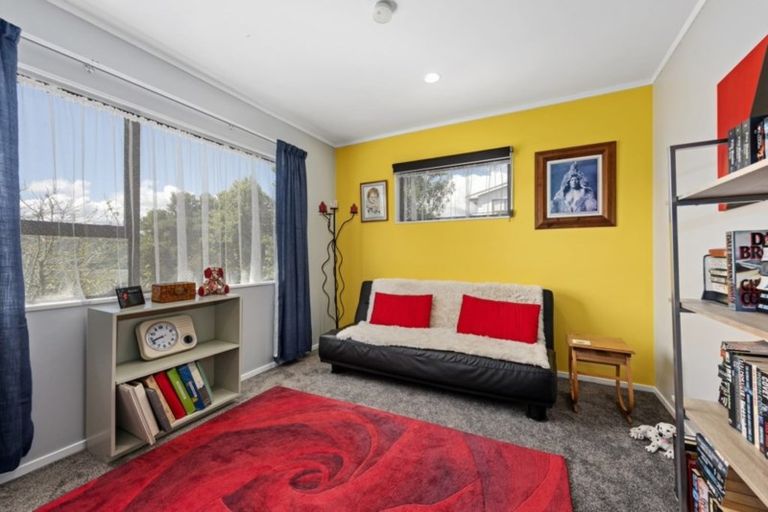 Photo of property in 13 Whitechapel Grove, Stokes Valley, Lower Hutt, 5019