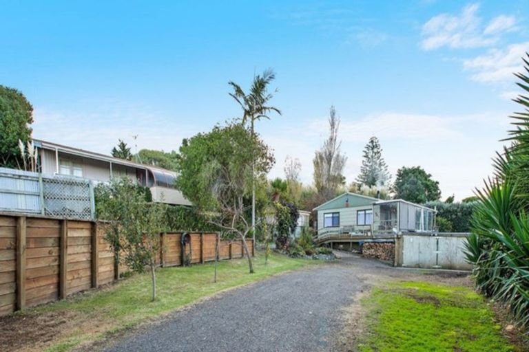 Photo of property in 60 Athenree Road, Athenree, Katikati, 3177
