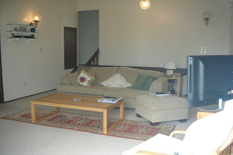 Photo of property in 3/126 Island Bay Road, Beach Haven, Auckland, 0626