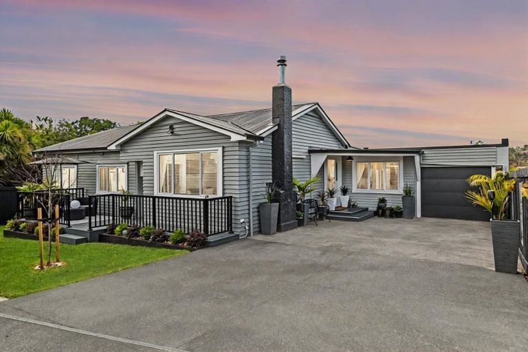 Photo of property in 84 Shaw Road, Oratia, Auckland, 0604