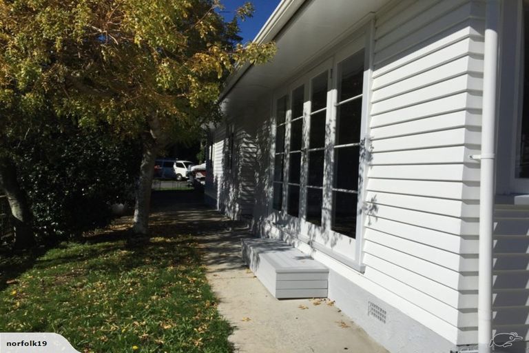 Photo of property in 98 Melbourne Road, Island Bay, Wellington, 6023