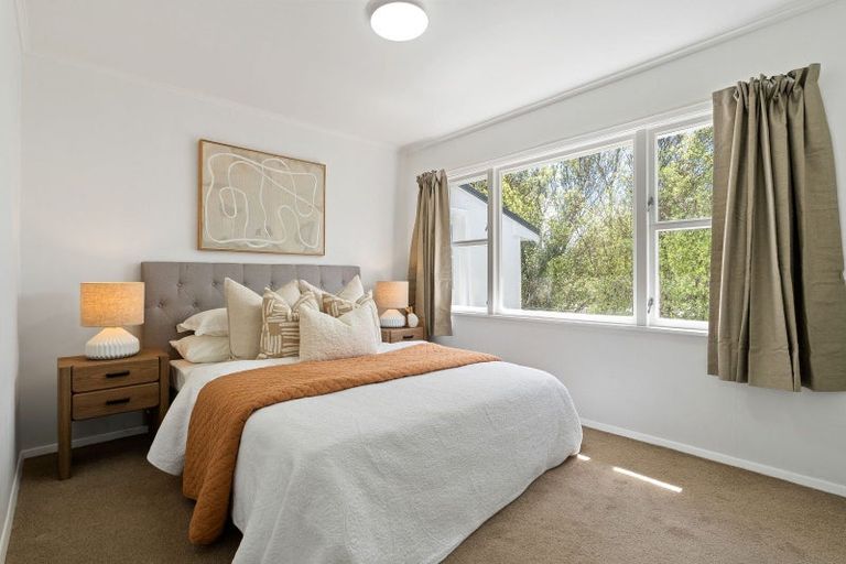 Photo of property in 4 Link Road, Newlands, Wellington, 6037