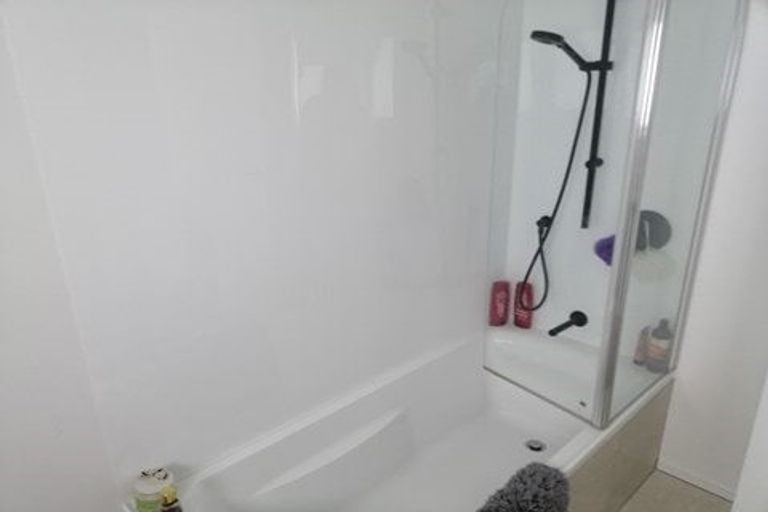 Photo of property in 5 Jacaranda Grove, Maungaraki, Lower Hutt, 5010