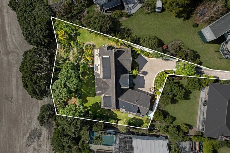 Photo of property in 155 Mellons Bay Road, Mellons Bay, Auckland, 2014