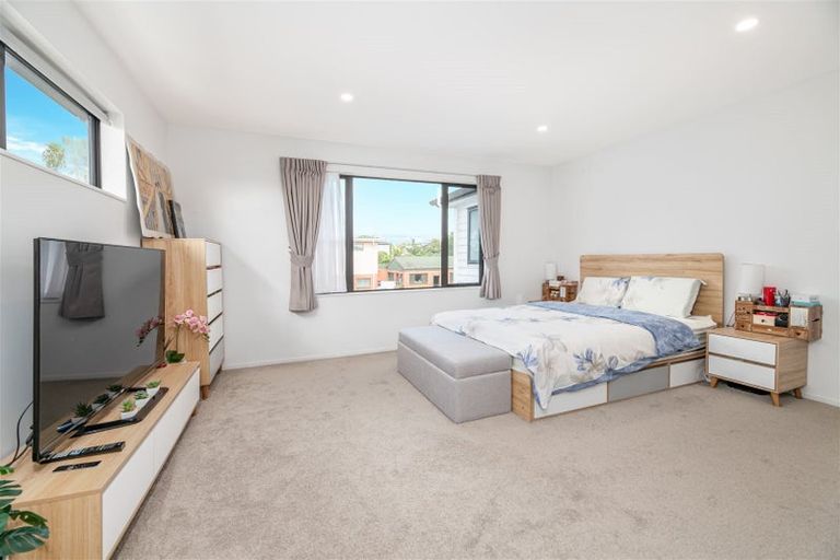 Photo of property in 113b Wharf Road, Te Atatu Peninsula, Auckland, 0610