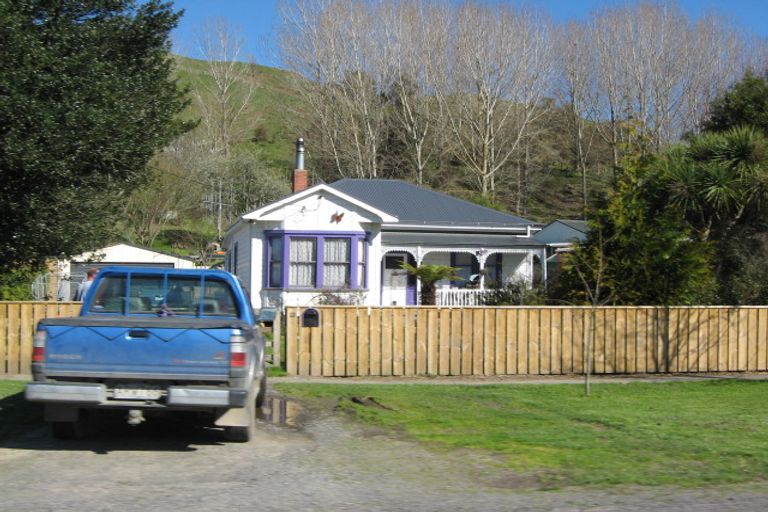 Photo of property in 13 Ongo Road, Hunterville, 4730