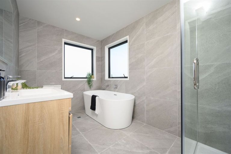 Photo of property in 14 Pohewa Road, Silverdale, 0932