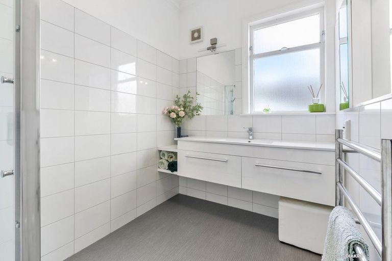 Photo of property in 10 Bristow Place, Karori, Wellington, 6012