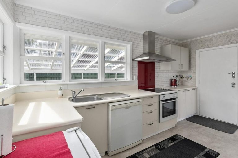 Photo of property in 2 Glen Street, Levin, 5510