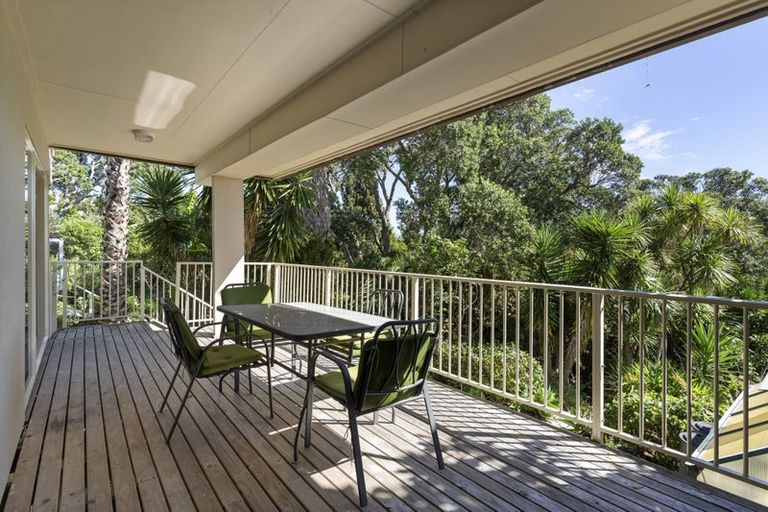 Photo of property in 1442 Whangaparaoa Road, Army Bay, Whangaparaoa, 0930
