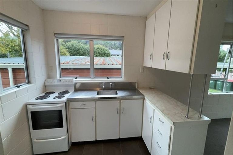 Photo of property in 31 Cumberland Street, Merrilands, New Plymouth, 4312